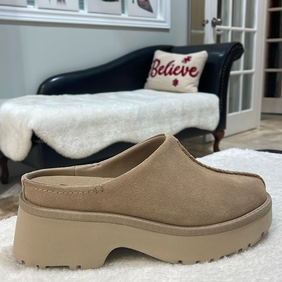 UGG Women's New Heights Clog - Picture 3 of 6